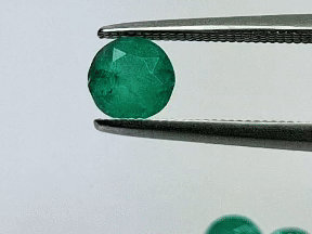 0.97ct Emerald 4mm 5mm