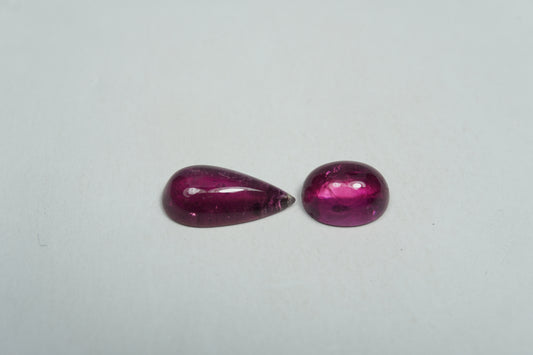 5.42ct Rubellite cabochon 14x7mm / 9x7mm