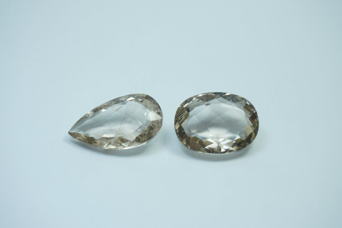 38.95ct Quartz with inclusion 25x14mm 21x17mm