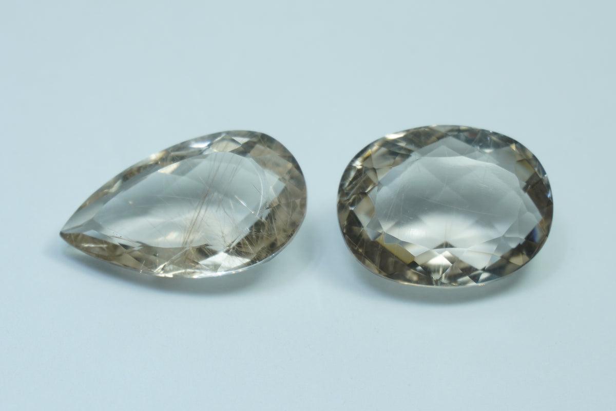 38.95ct Quartz with inclusion 25x14mm 21x17mm