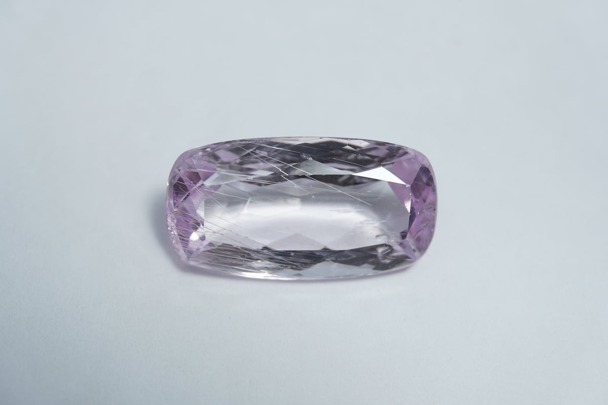 16.50ct Kunzite with needles 22x12mm