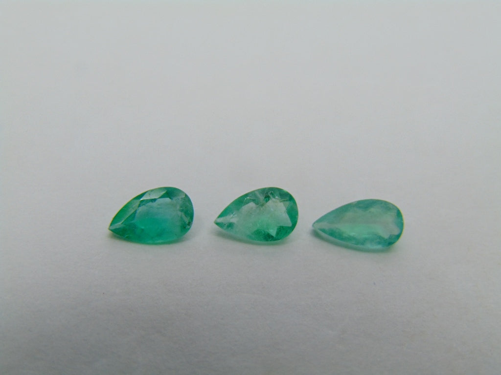 0.89ct Emerald 7x3.5mm / 6x4mm / 6x4mm