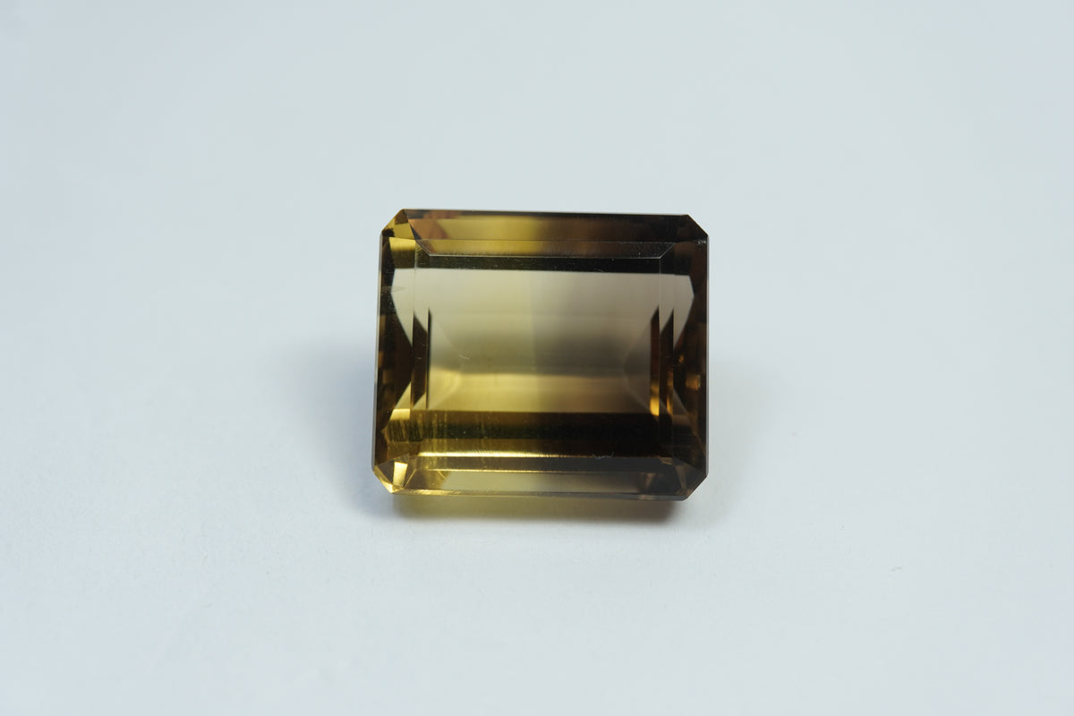 37.90ct Citrine bicolor 21x18mm
