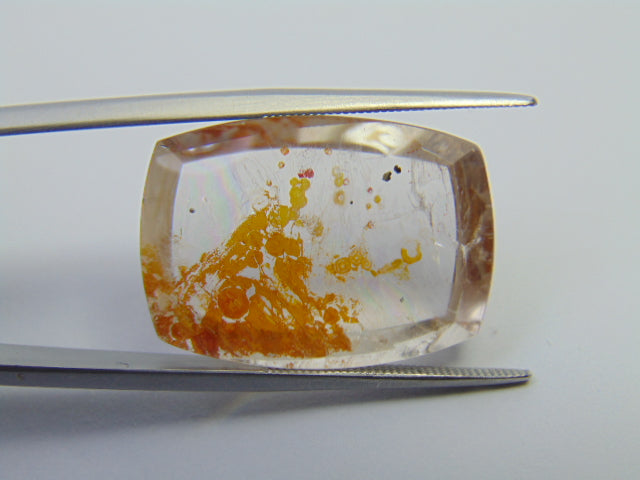 27.55ct Quartz With Inclusion 24x17mm
