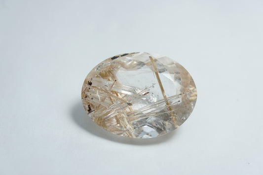 18.10ct Quartz with inclusion 20x15mm