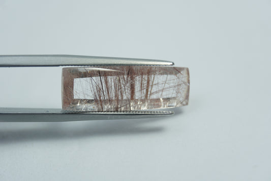 6.60ct Quartz with inclusion 22x7mm