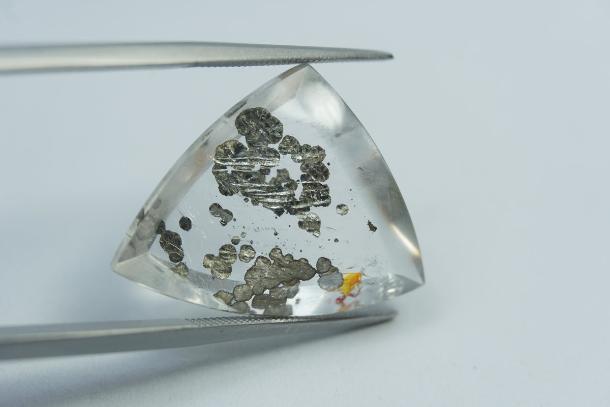 19.20ct Quartz with inclusion 22x21mm