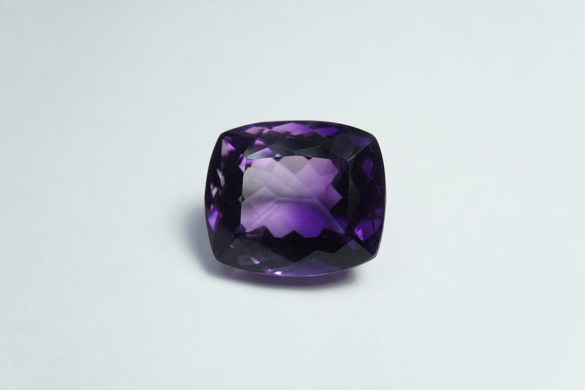 27.05ct Amethyst bicolor 20x17mm