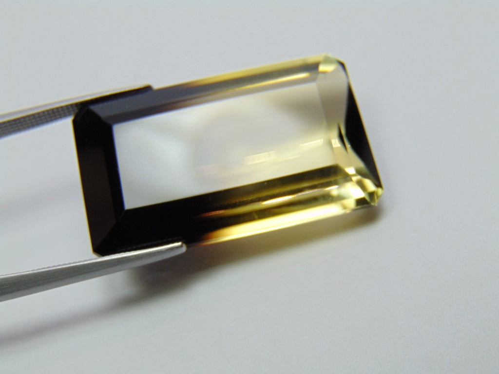 36.90ct Quartz Bicolor 28x17mm