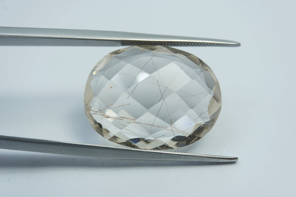16.60ct Quartz with inclusion 22x16mm