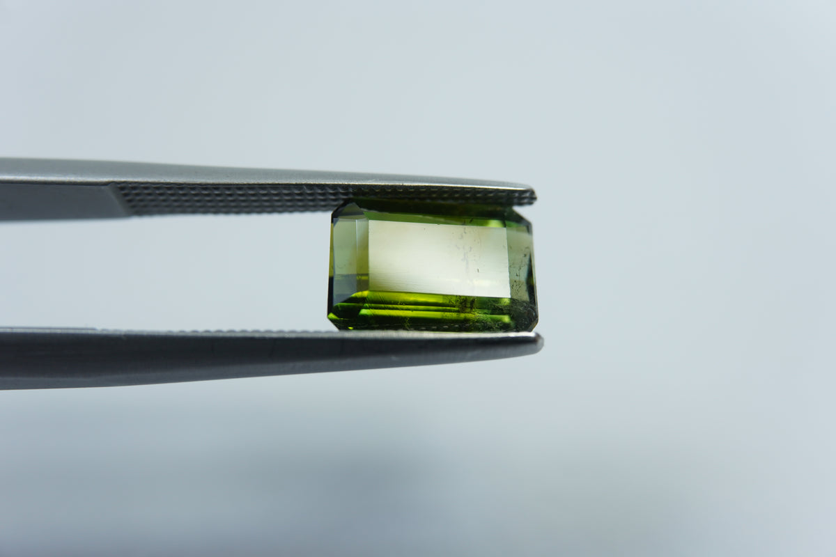 2.25ct Tourmaline bicolor 9x6mm
