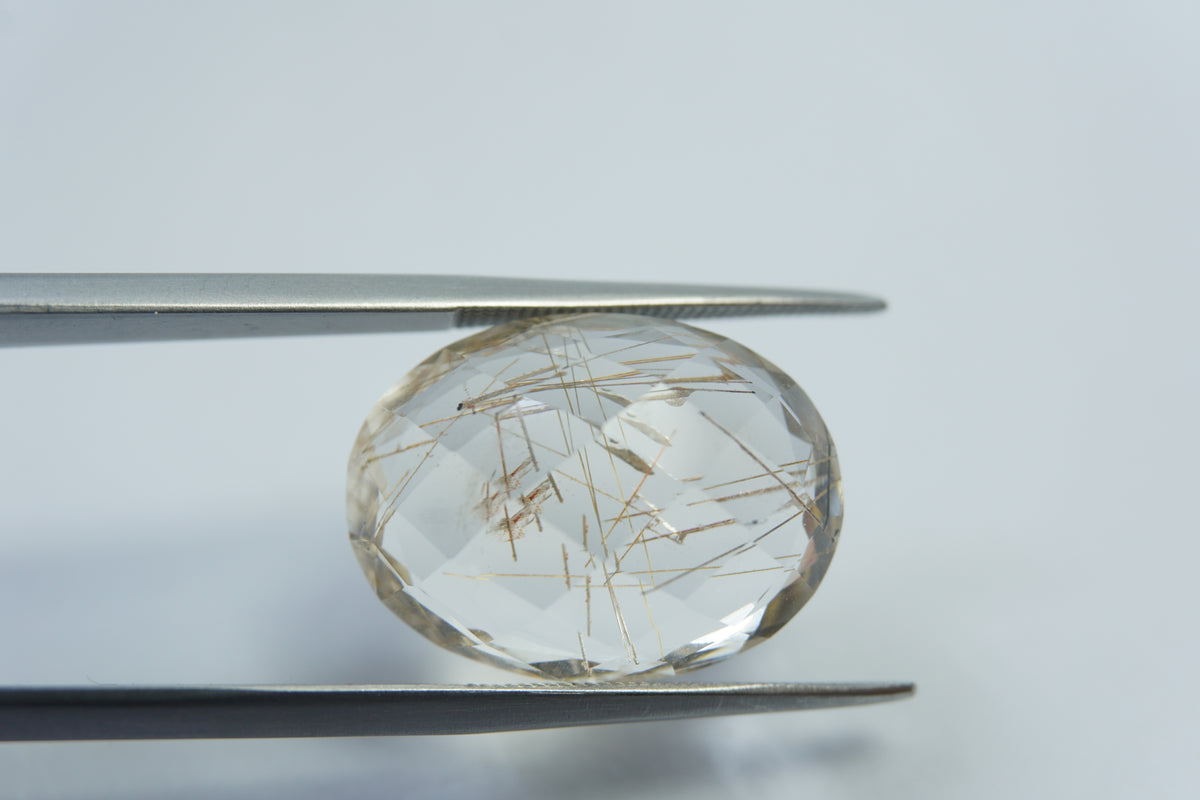 17ct Quartz with inclusion 19x14mm
