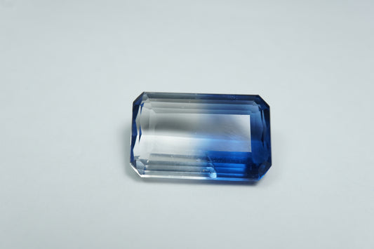 24.55ct Fluorite bicolor 22x13mm