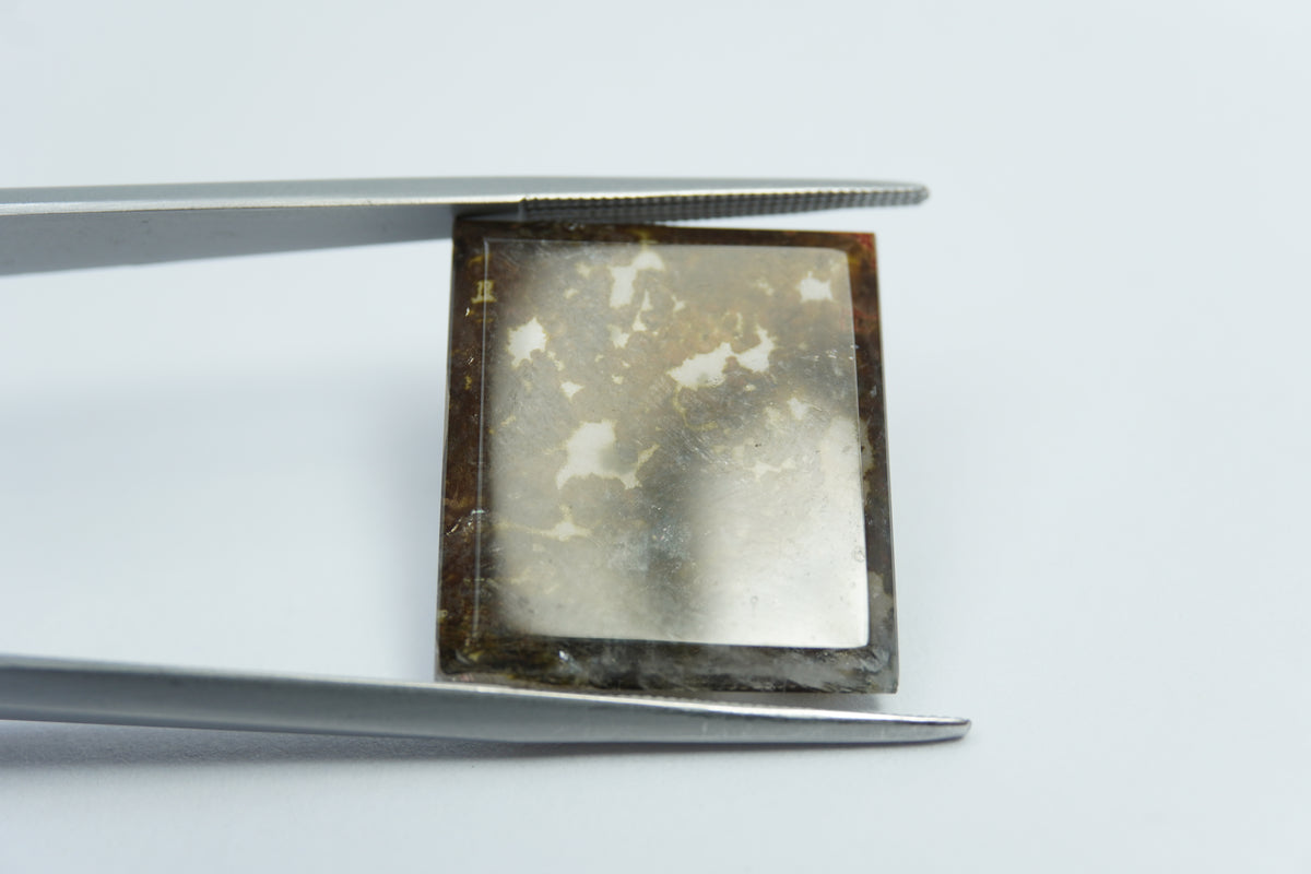 23.65ct Quartz with inclusion 22x20mm