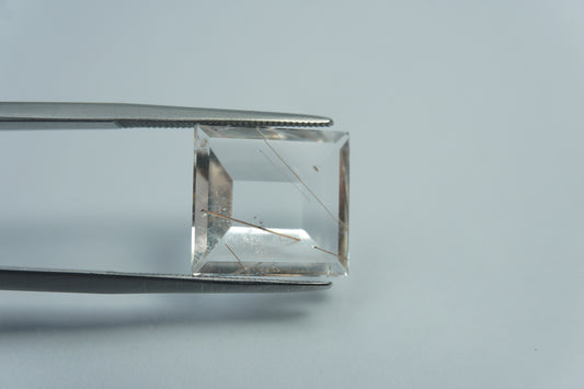 7.48ct Quartz with inclusion 13mm