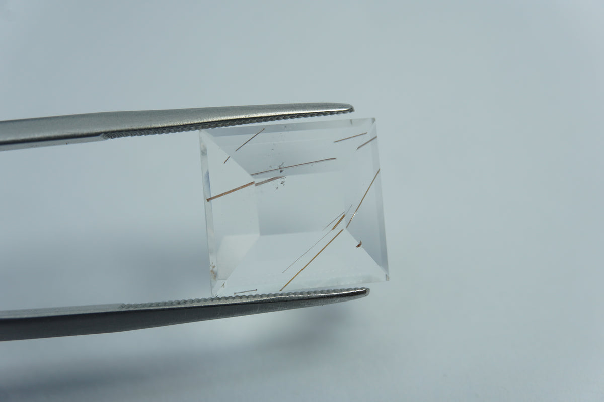 7.48ct Quartz with inclusion 13mm
