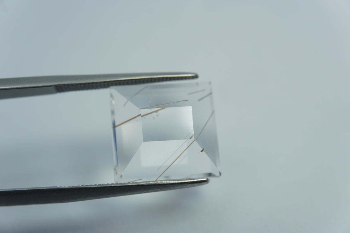 7.48ct Quartz with inclusion 13mm