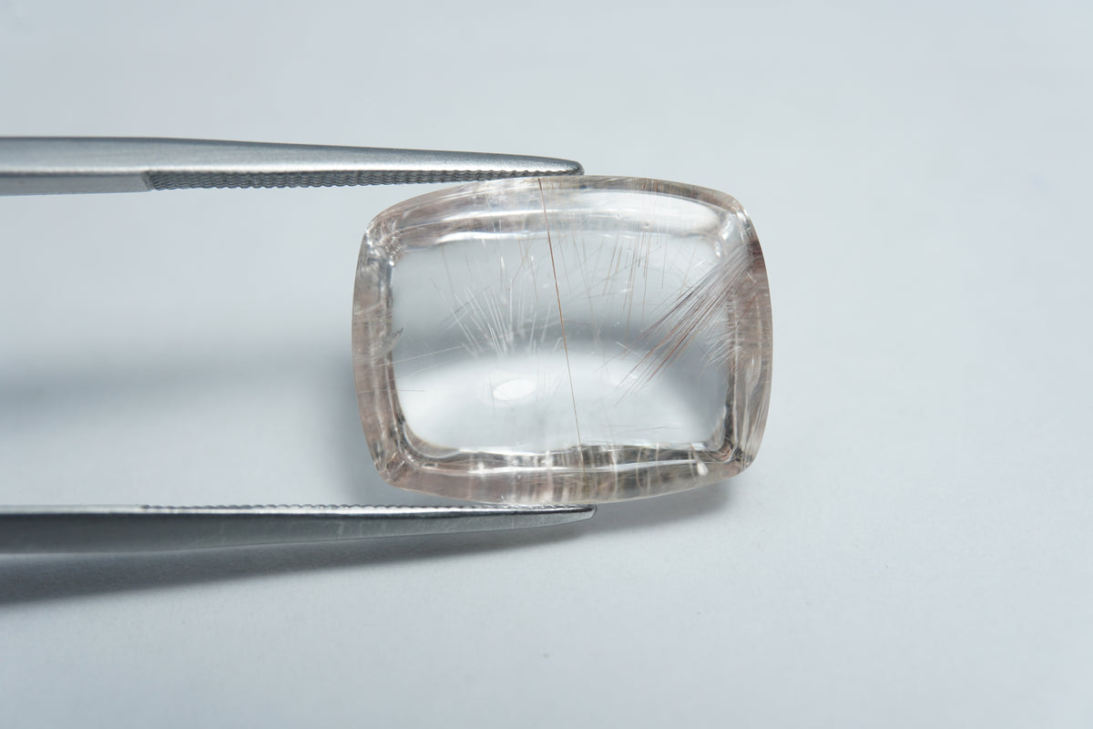 17.80ct Quartz with inclusion cabochon 18x14mm