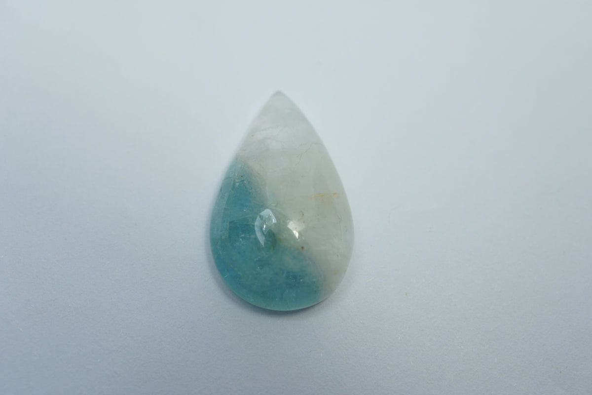 15.50ct Aquamarine bicolor Cabochon 25x15mm