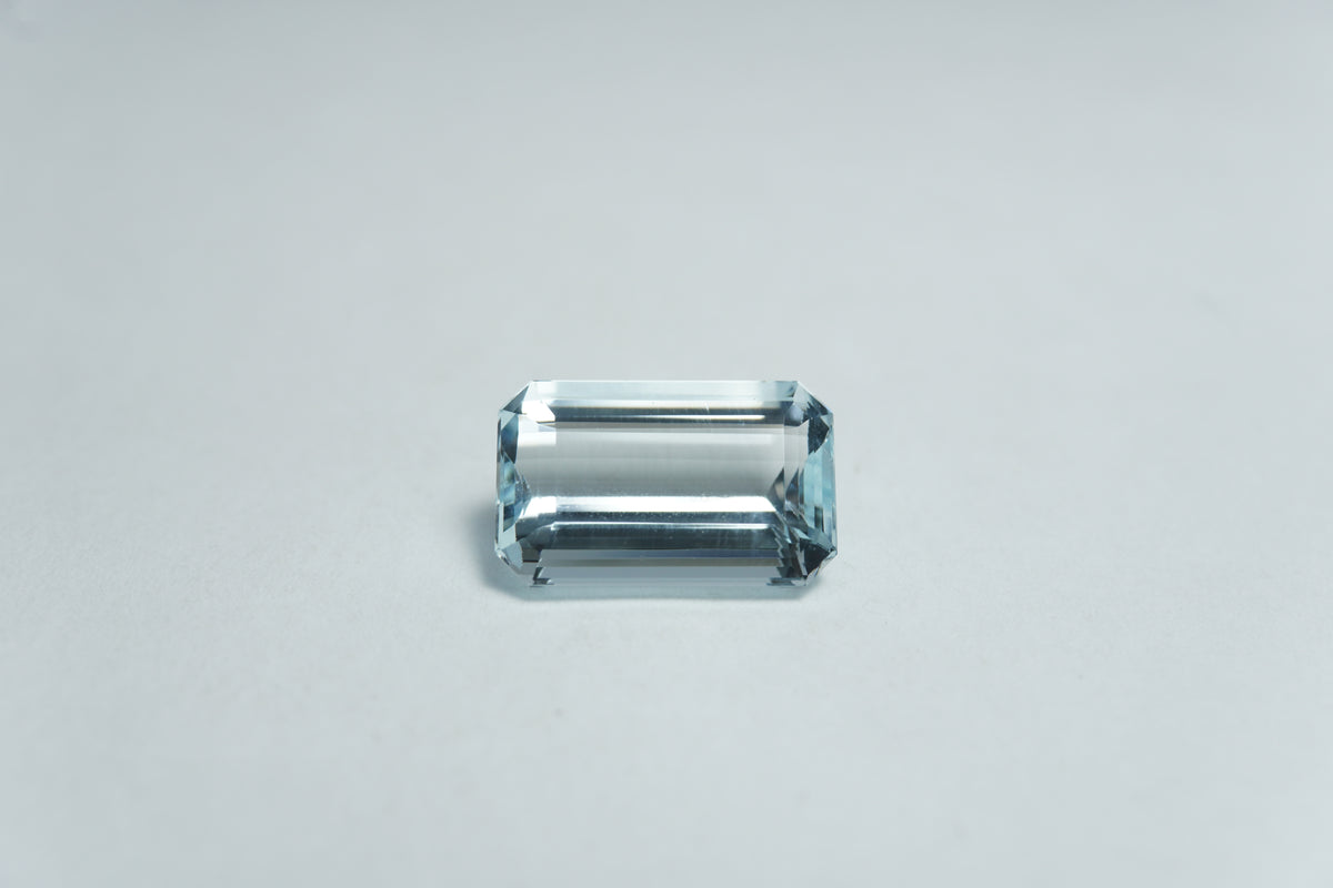 3.70ct Aquamarine 12x8mm