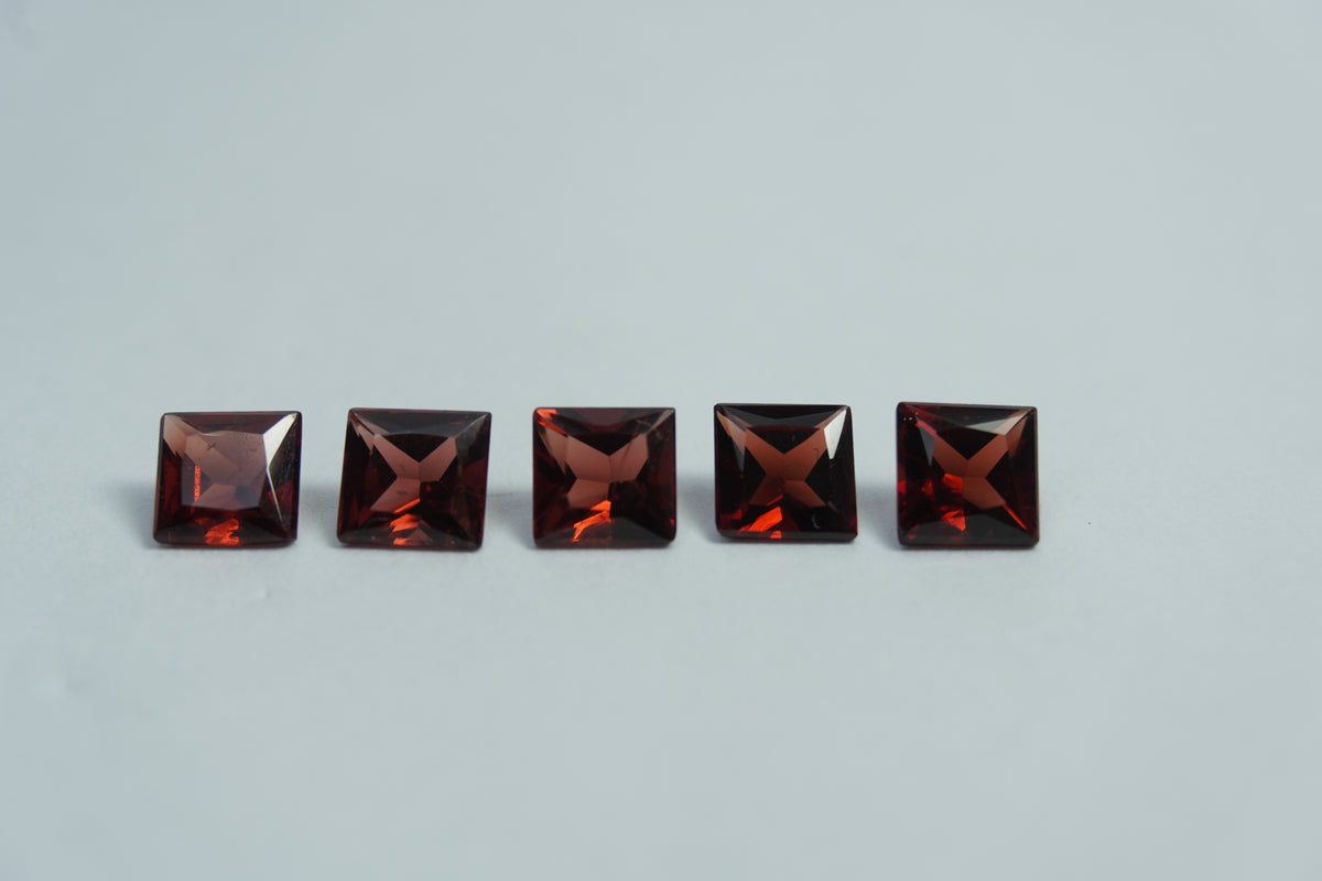 3.25ct Garnet 5mm