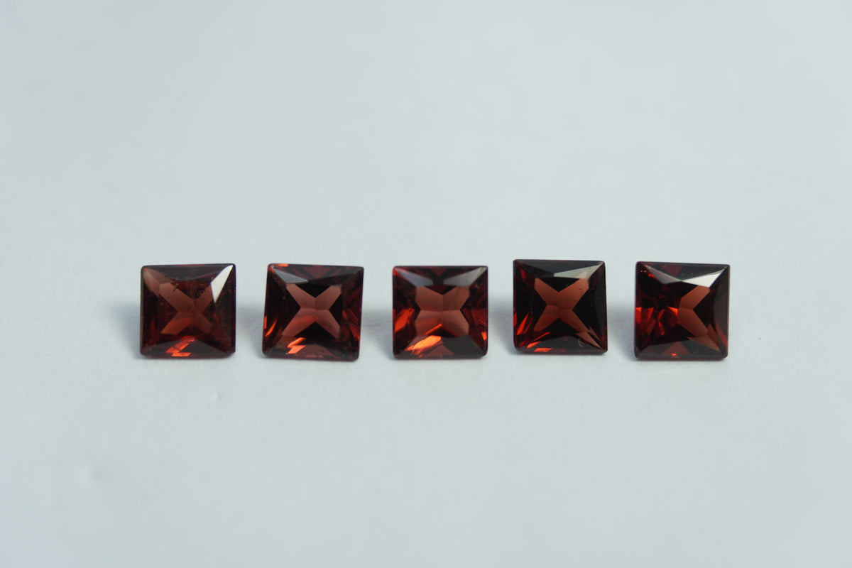 3.25ct Garnet 5mm