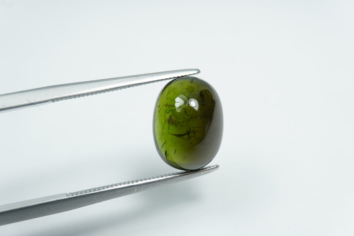 5.38ct Tourmaline cabochon 11x9mm