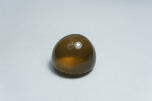 37.25ct Quartz cabochon with stripe 19mm