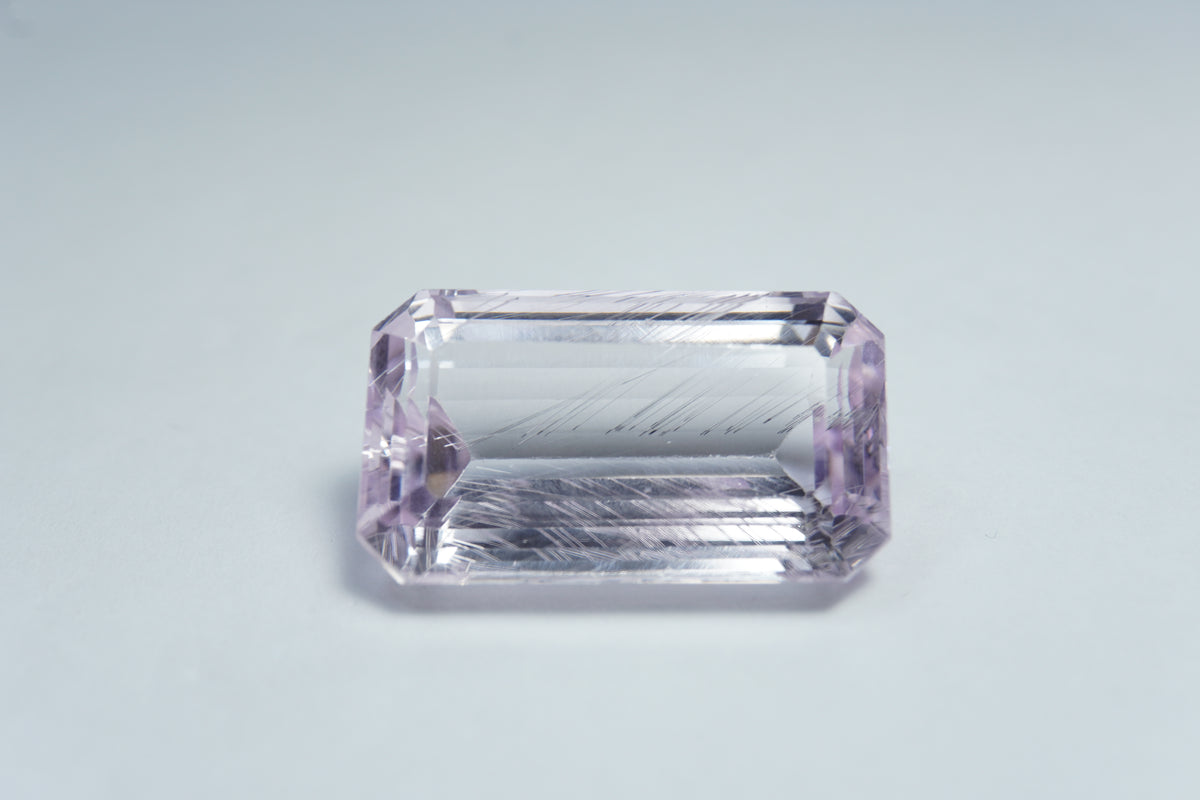 25.50ct Kunzite with needle 23x13mm