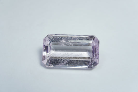 25.50ct Kunzite with needle 23x13mm