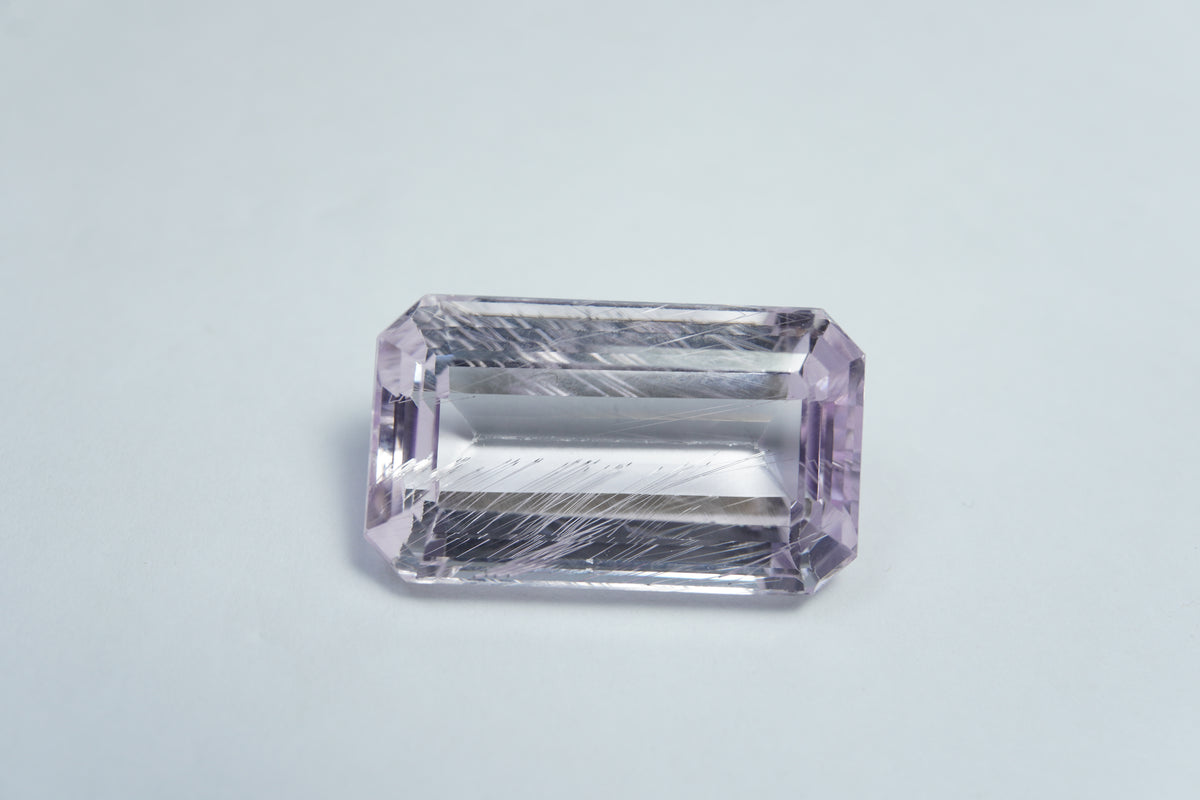 25.50ct Kunzite with needle 23x13mm