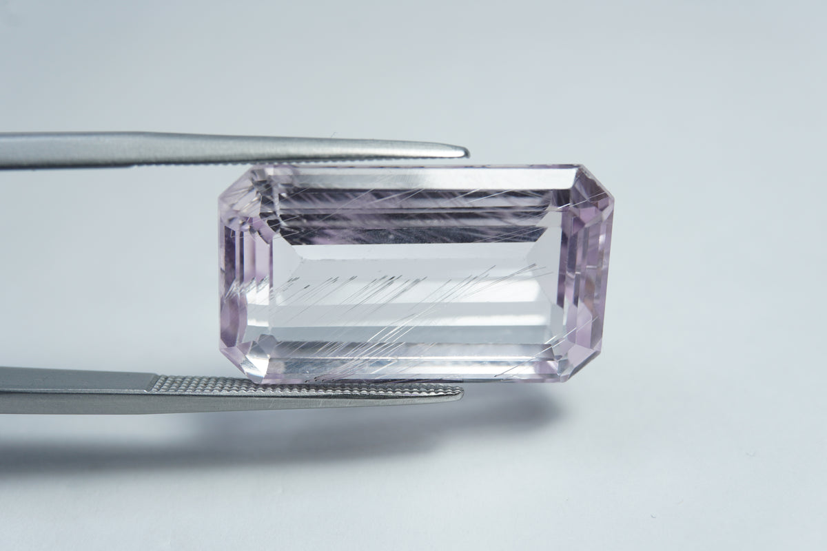 25.50ct Kunzite with needle 23x13mm