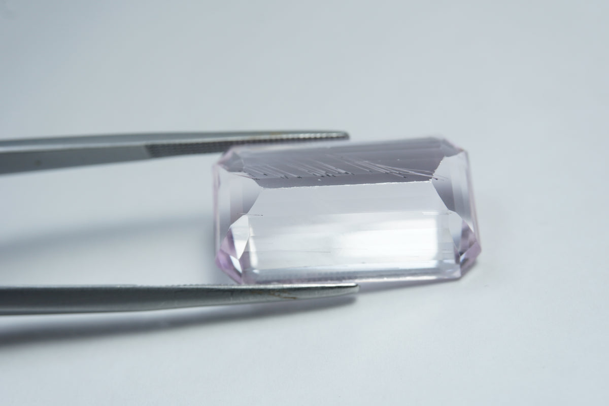 25.50ct Kunzite with needle 23x13mm