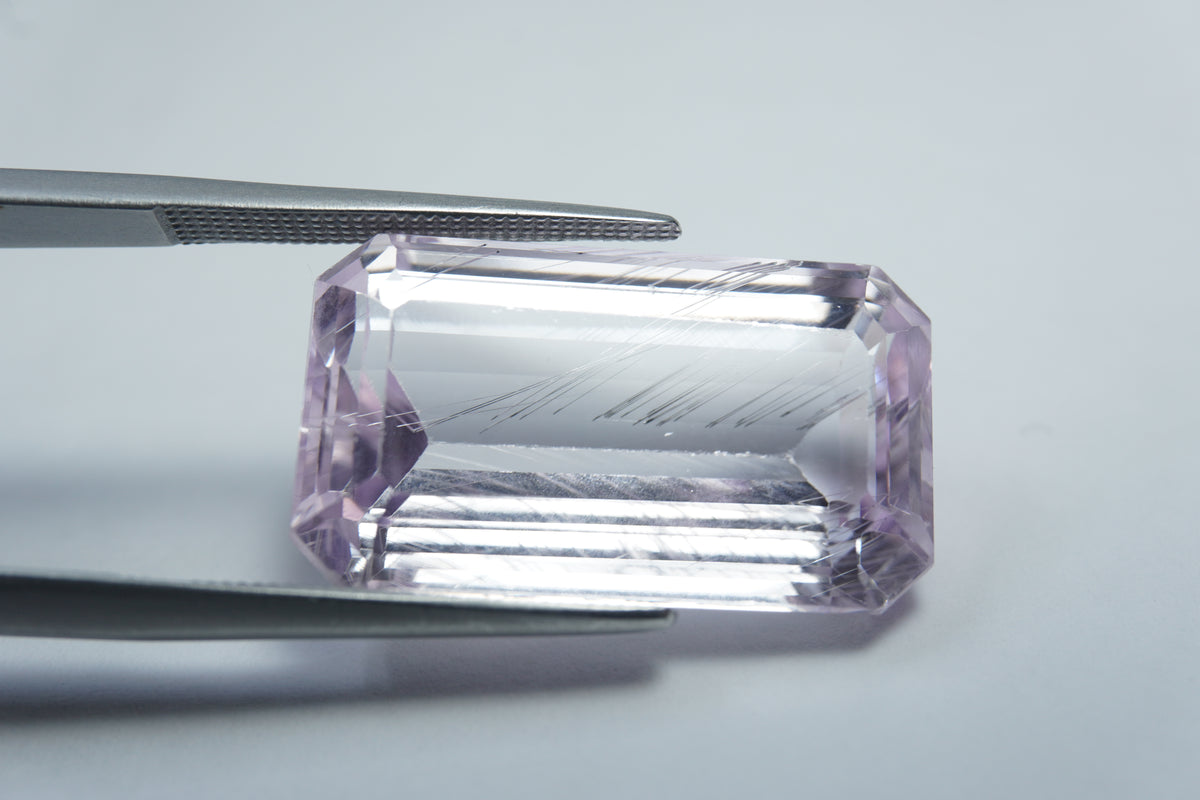 25.50ct Kunzite with needle 23x13mm