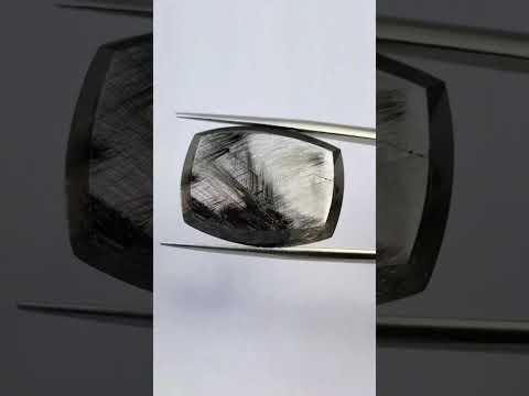 23.50ct Quartz With Inclusion 24x17mm