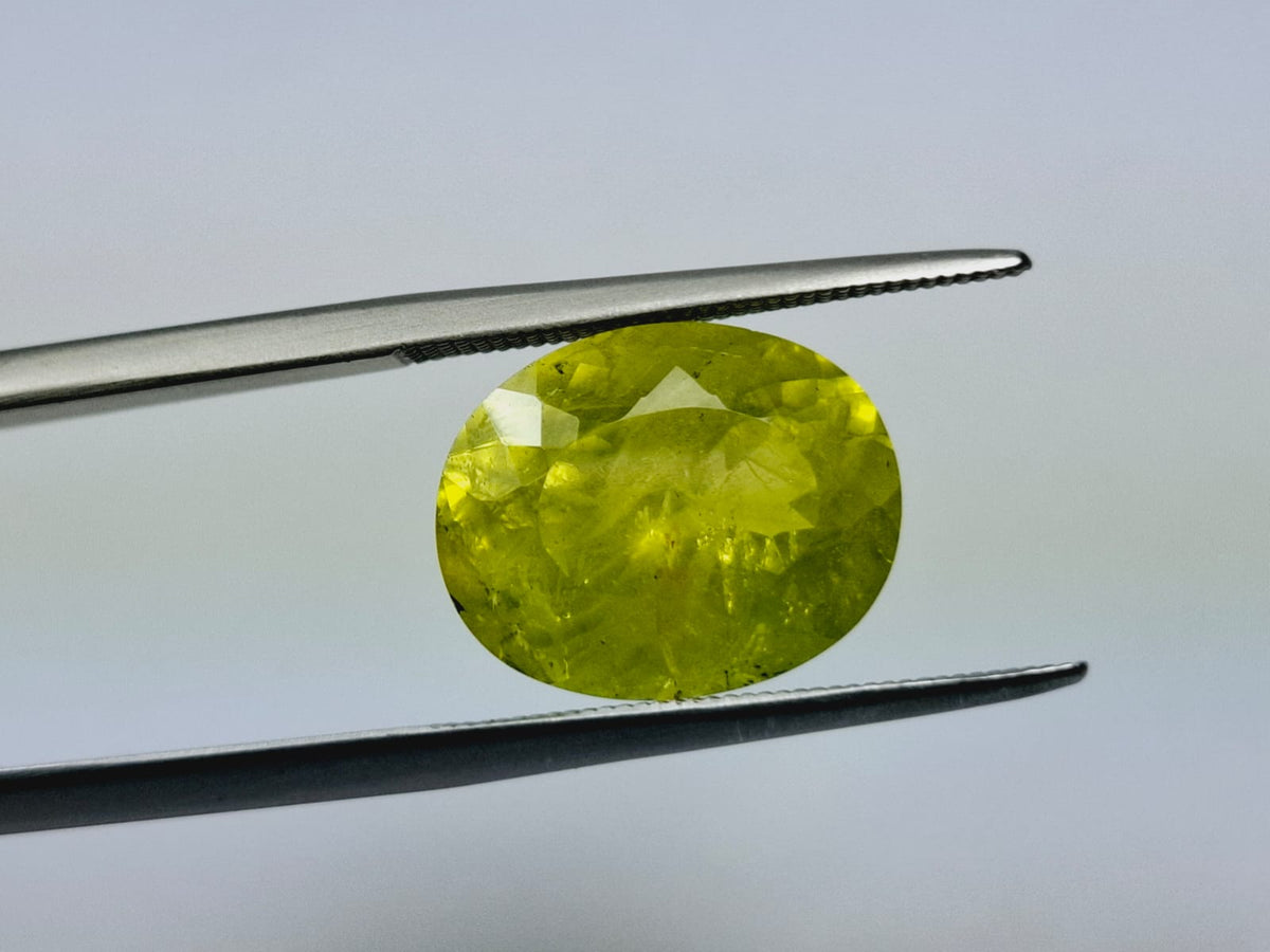 7.70ct Chrysolite 13x11mm