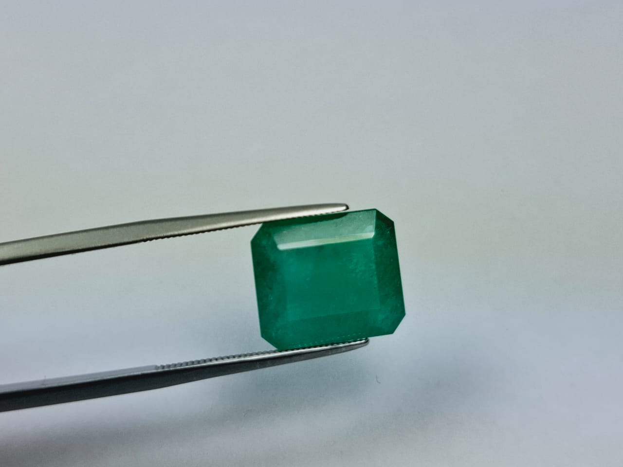 6.88ct Emerald 13x11mm