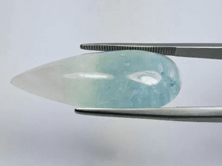 18.65ct Aquamarine Bicolor Cabochon 32x13mm