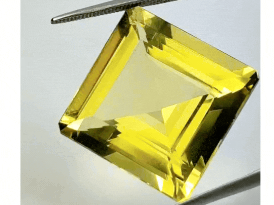 29.40ct Green Gold 20x19mm