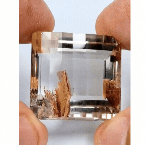 89ct Quartz Inclusion 26x25mm