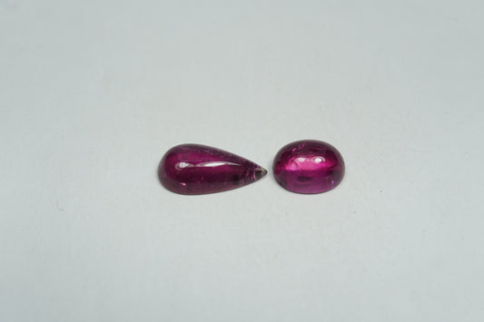 5.42ct Rubellite cabochon 14x7mm / 9x7mm
