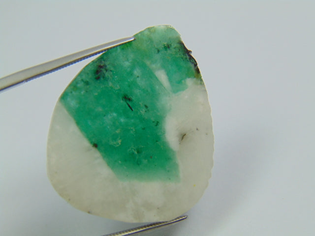 30.20ct Emerald 32x27mm
