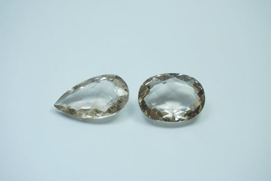 38.95ct Quartz with inclusion 25x14mm 21x17mm