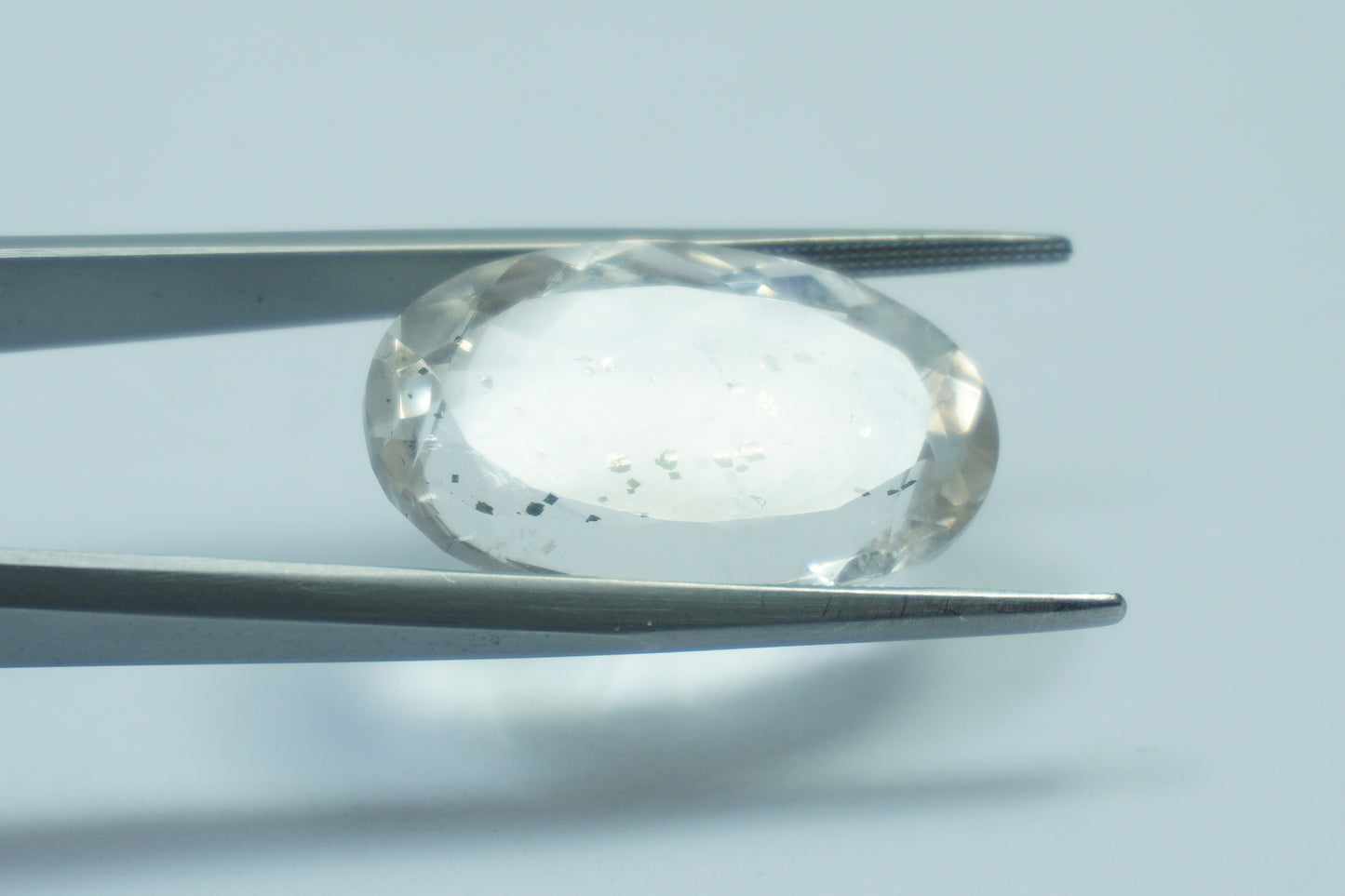 19.85ct Quartz with inclusion 24x15mm