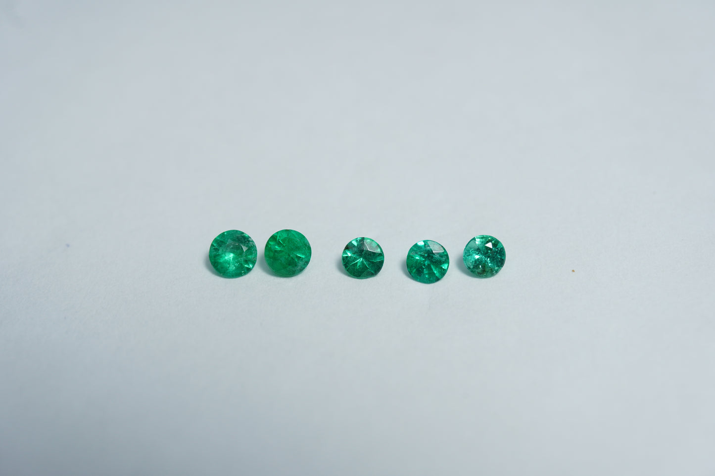 0.39ct Emerald 3mm / 2mm