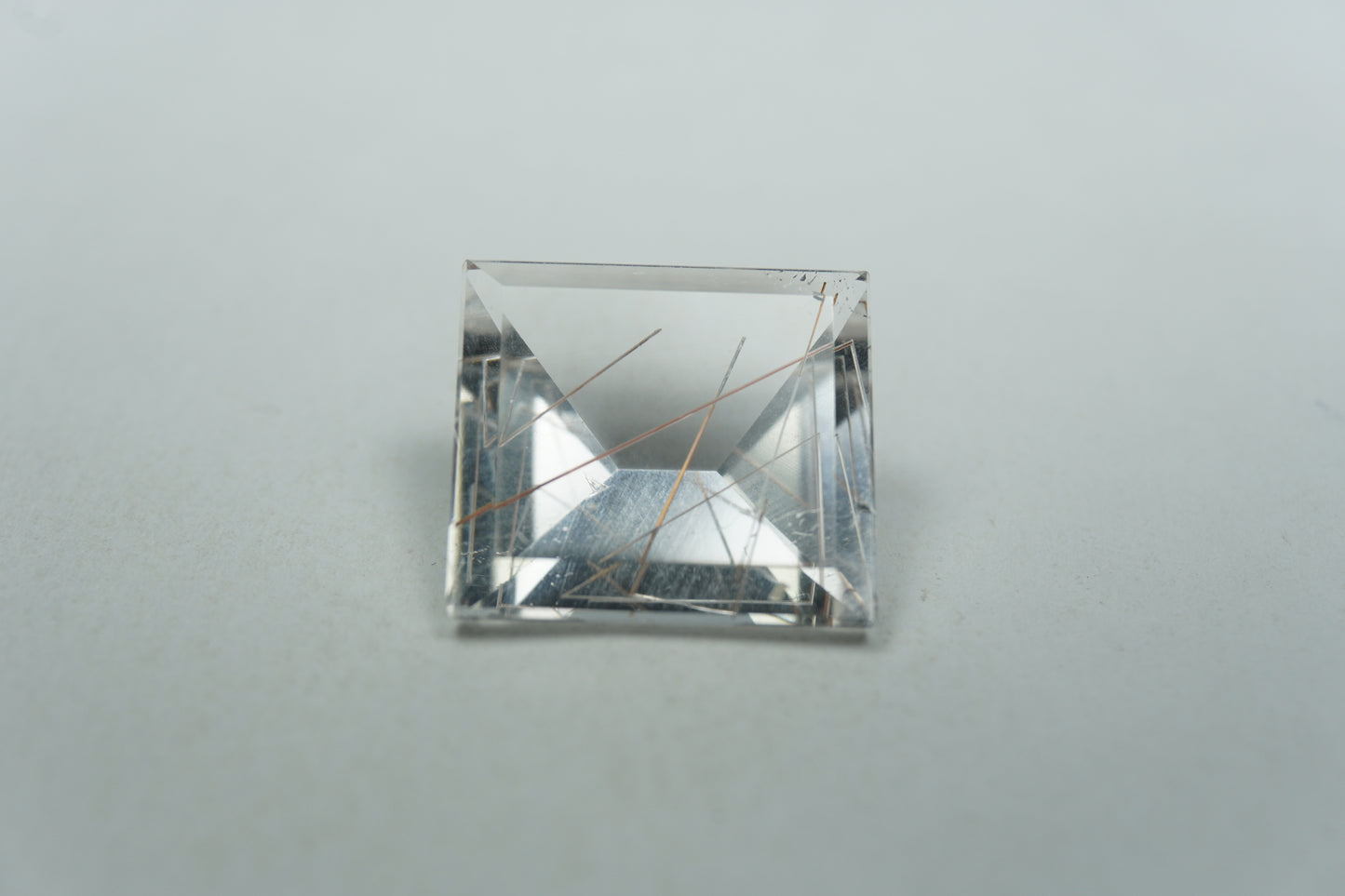 9.40ct Quartz with inclusion 15x13mm