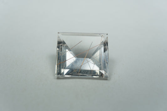 9.40ct Quartz with inclusion 15x13mm