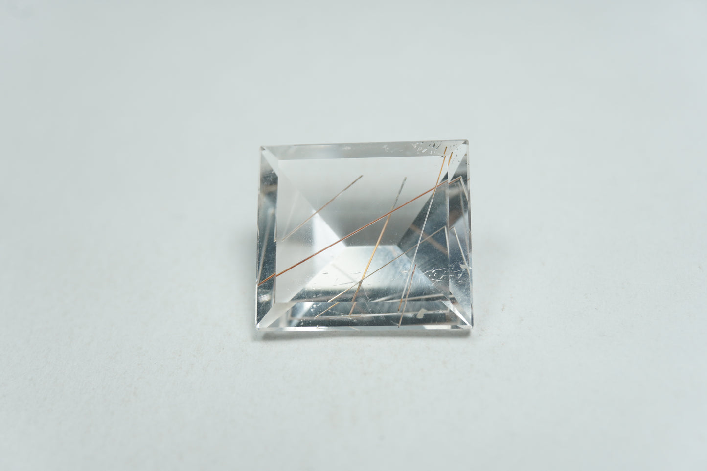 9.40ct Quartz with inclusion 15x13mm