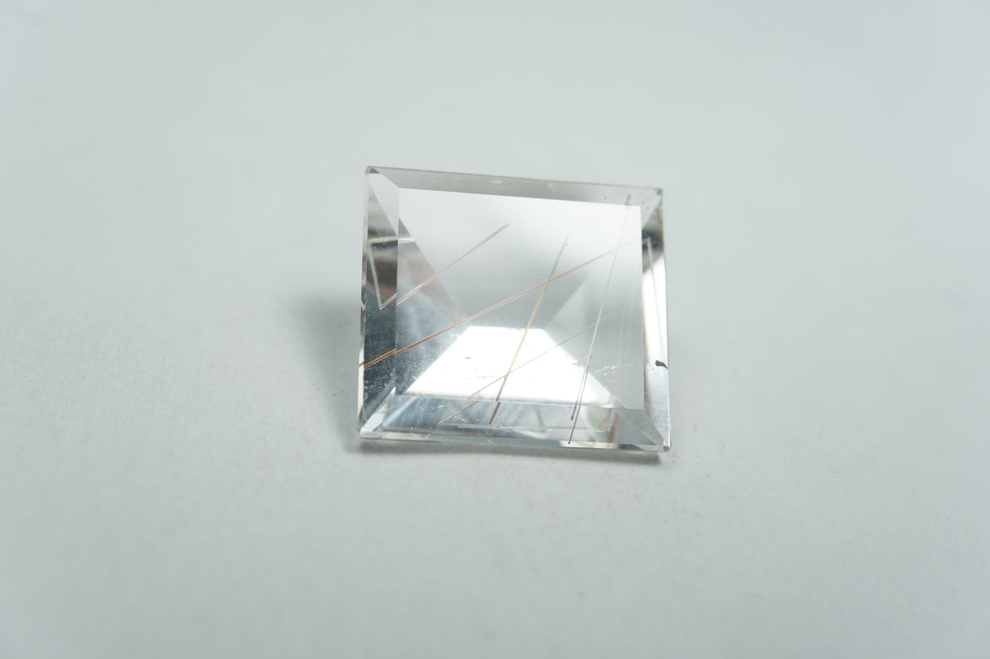 9.40ct Quartz with inclusion 15x13mm