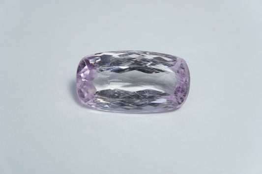 16.50ct Kunzite with needles 22x12mm